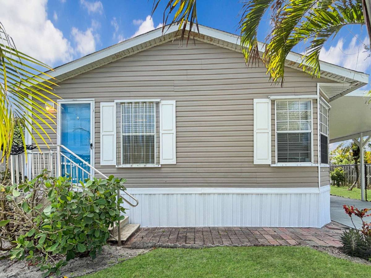 House for rent at 7568 SE Swan Ave, Hobe Sound, FL 33455