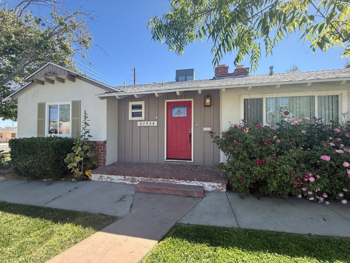 Apartment for rent at 37938 Palm Vista Ave, Palmdale, CA 93550