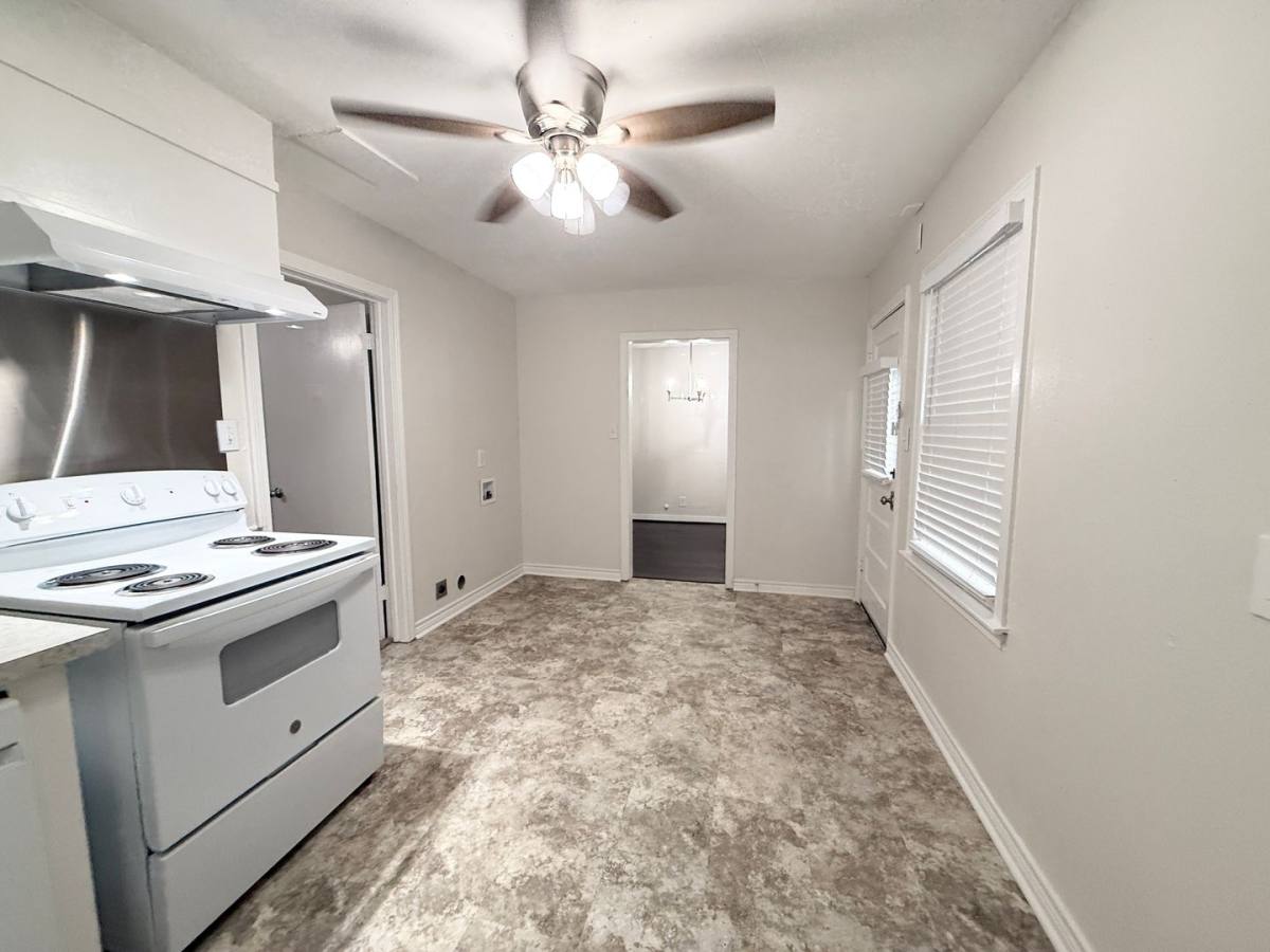 Apartment for rent at 832 S Anderson St, Angleton, TX 77515