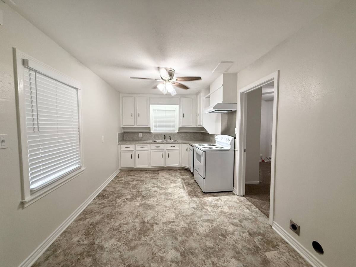 Apartment for rent at 832 S Anderson St, Angleton, TX 77515