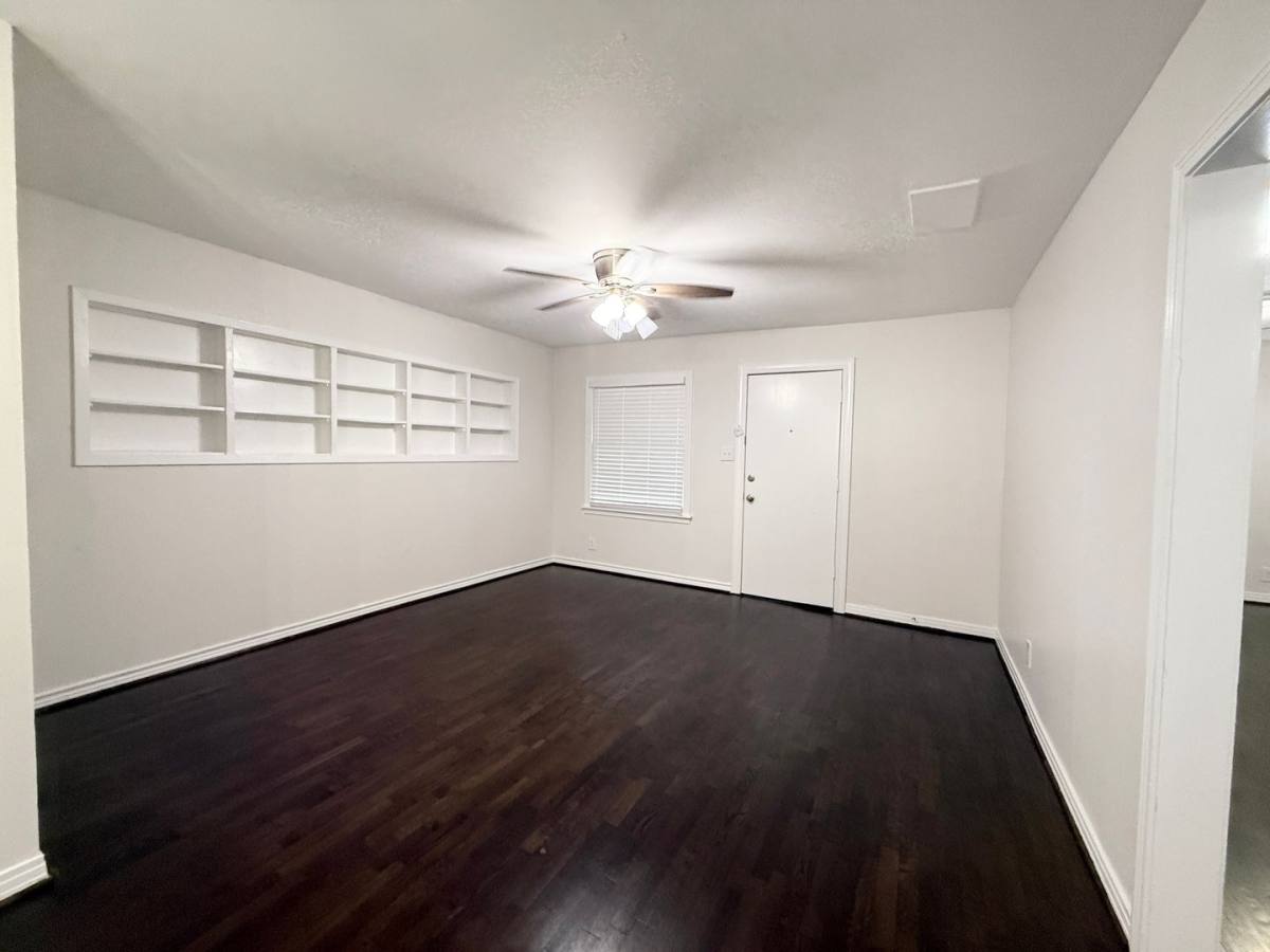 Apartment for rent at 832 S Anderson St, Angleton, TX 77515