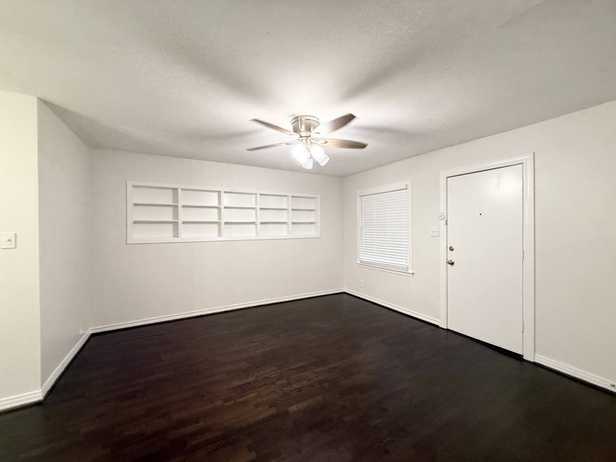 Apartment for rent at 832 S Anderson St, Angleton, TX 77515