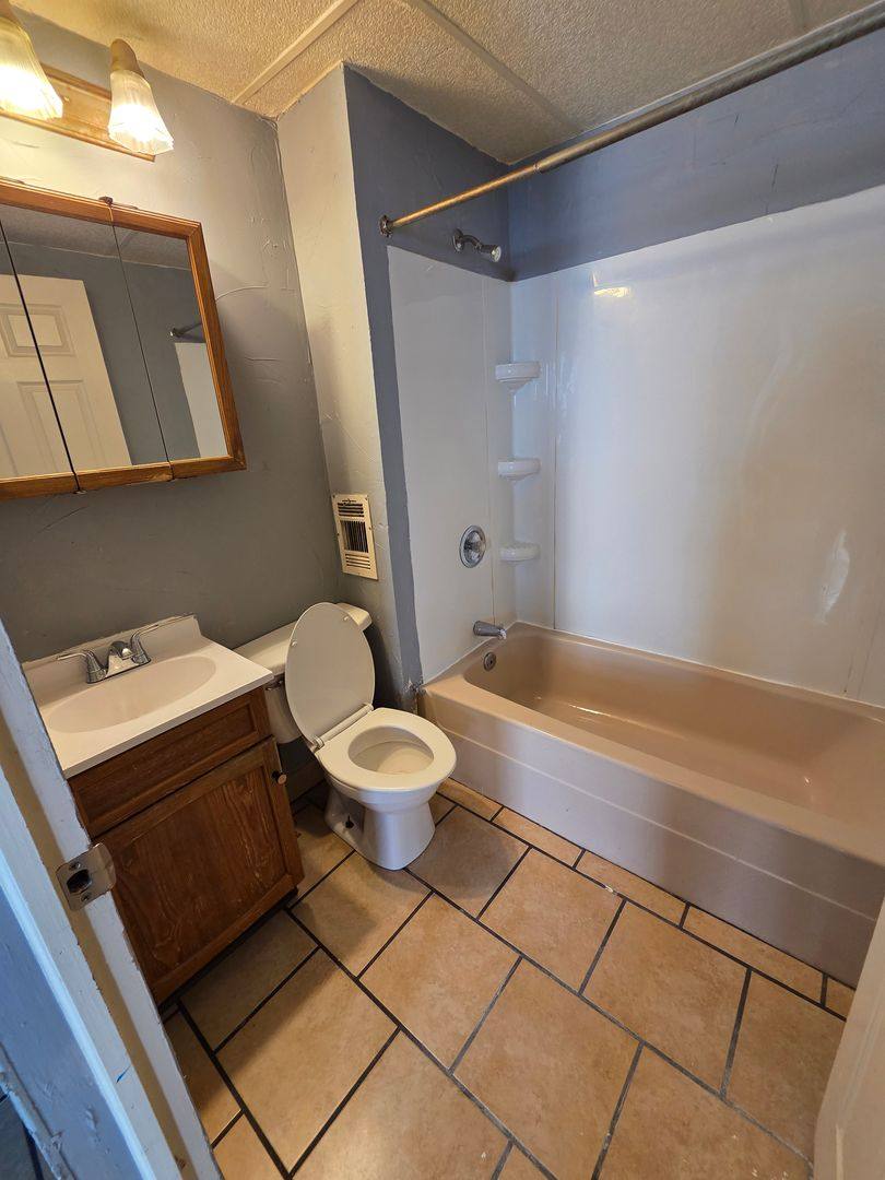 Apartment for rent at 1048 E 4th St, Erie, PA 16507