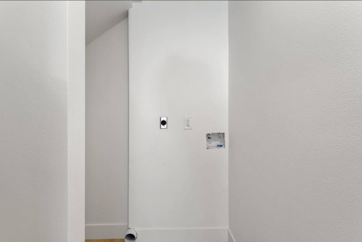 Apartment for rent at 707 W 80th St, Los Angeles, CA 90044