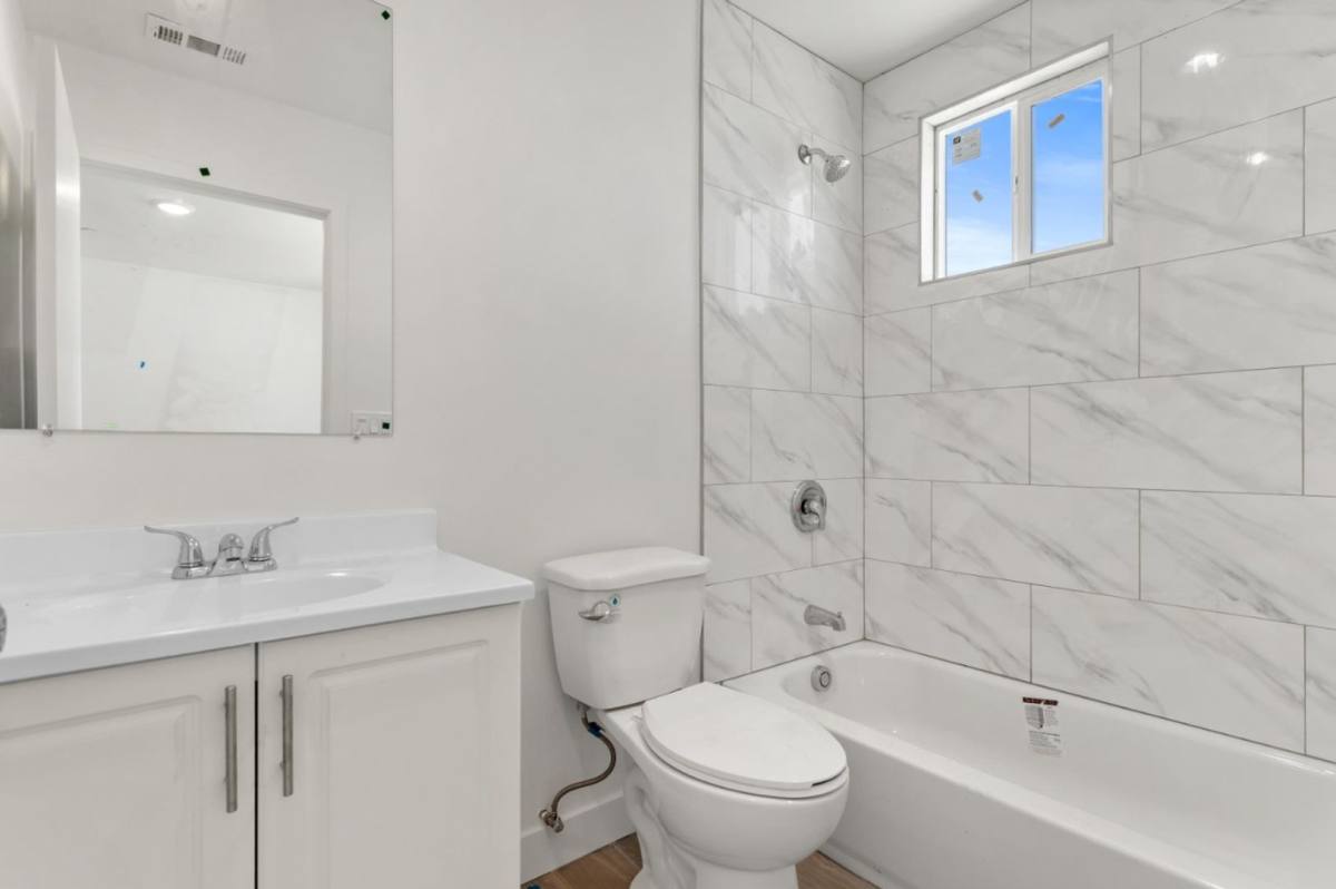 Apartment for rent at 707 W 80th St, Los Angeles, CA 90044