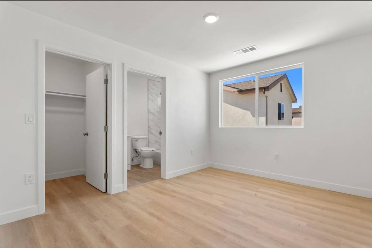 Apartment for rent at 707 W 80th St, Los Angeles, CA 90044