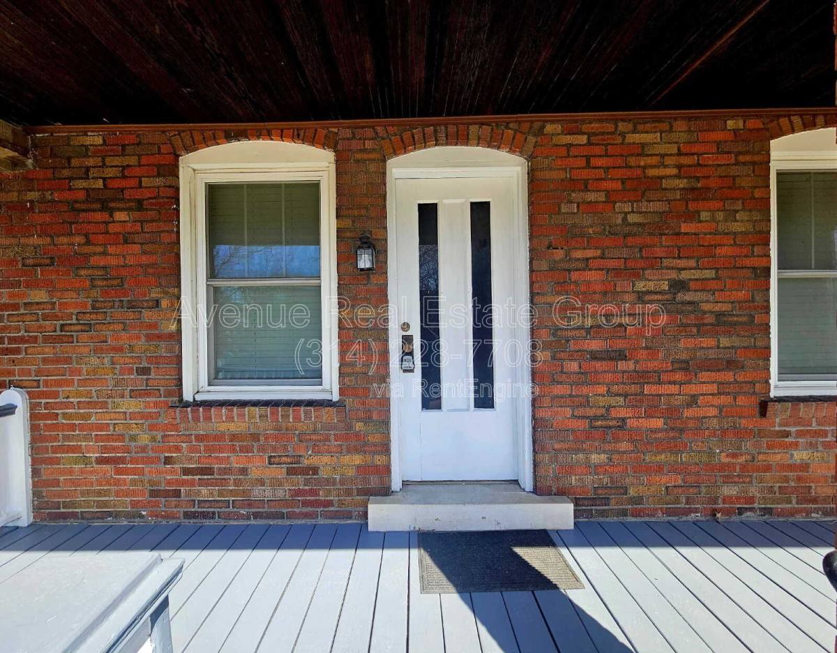 House for rent at 3717 Cambridge Ave, Saint Louis, MO 63143