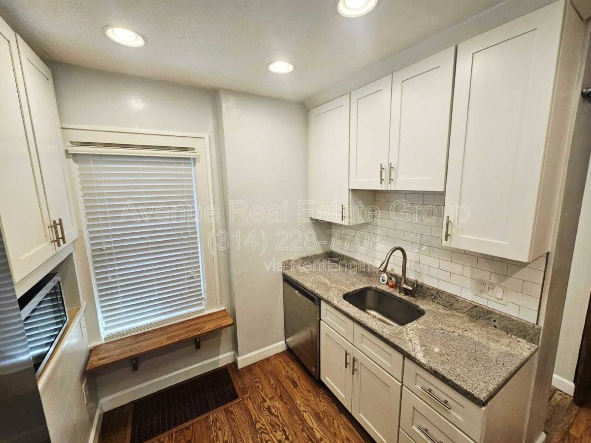 House for rent at 3717 Cambridge Ave, Saint Louis, MO 63143