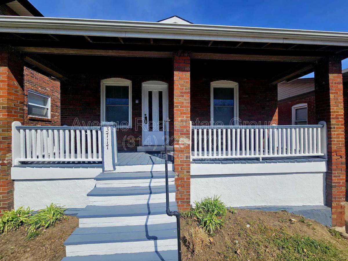 House for rent at 3717 Cambridge Ave, Saint Louis, MO 63143