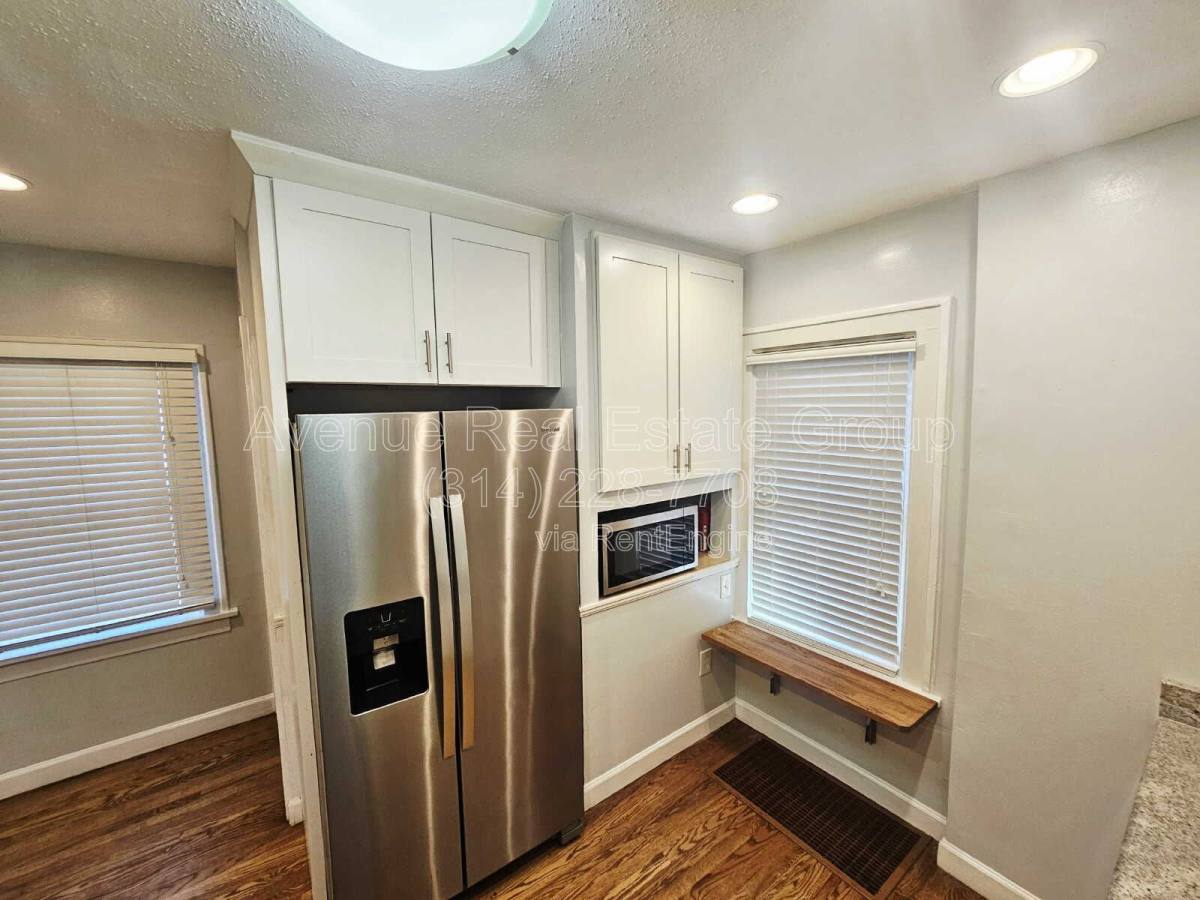 House for rent at 3717 Cambridge Ave, Saint Louis, MO 63143