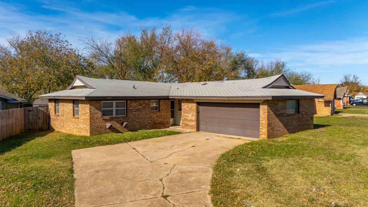 House for rent at 1421 Shalimar Dr, Oklahoma City, OK 73115