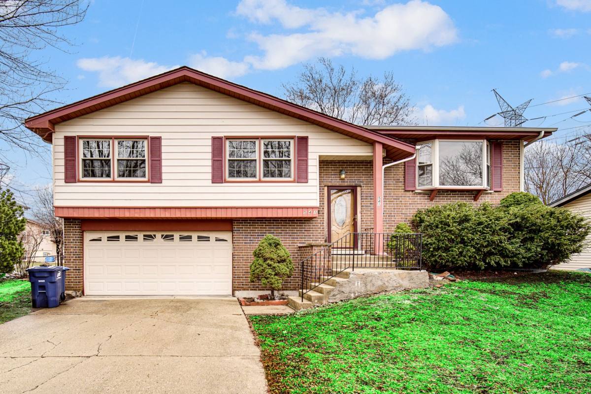 House for rent at 541 S Warrington Rd, Des Plaines, IL 60016