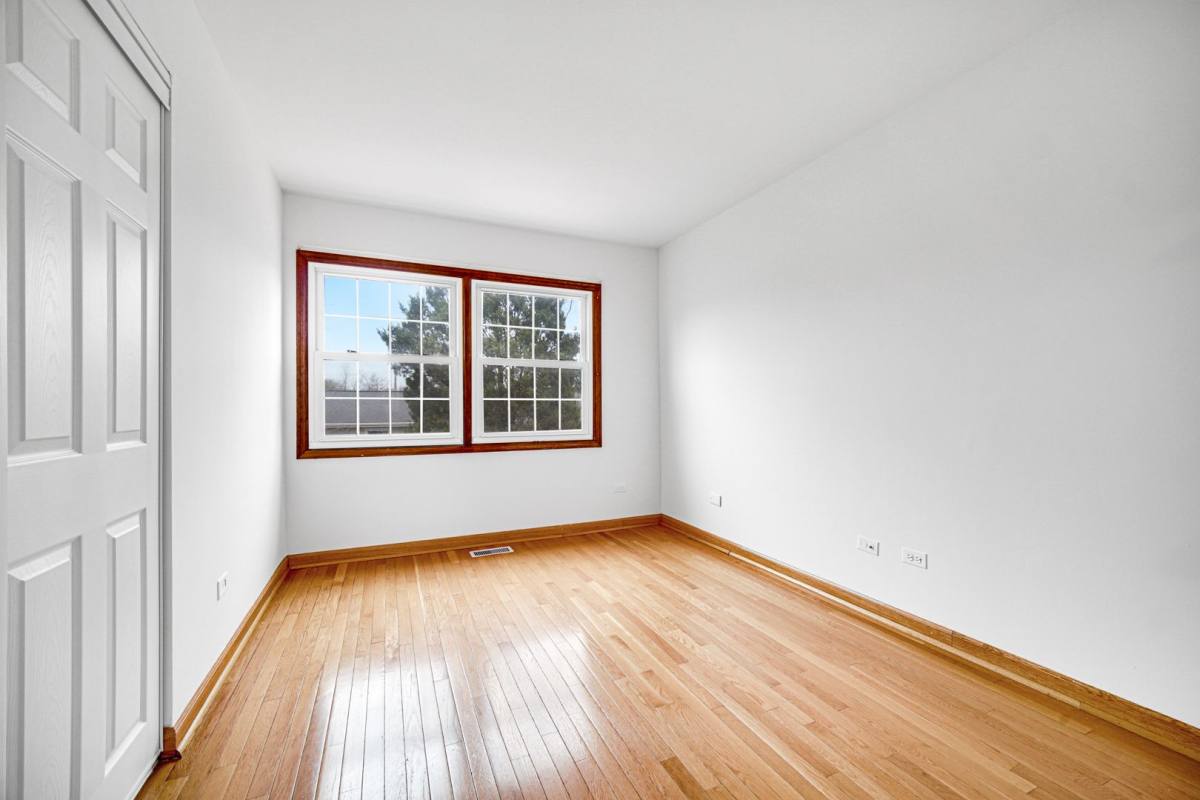 House for rent at 541 S Warrington Rd, Des Plaines, IL 60016
