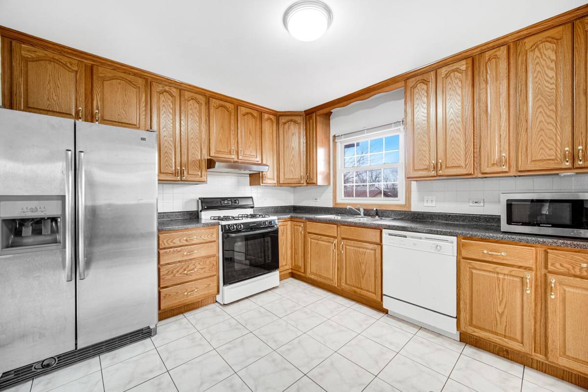House for rent at 541 S Warrington Rd, Des Plaines, IL 60016