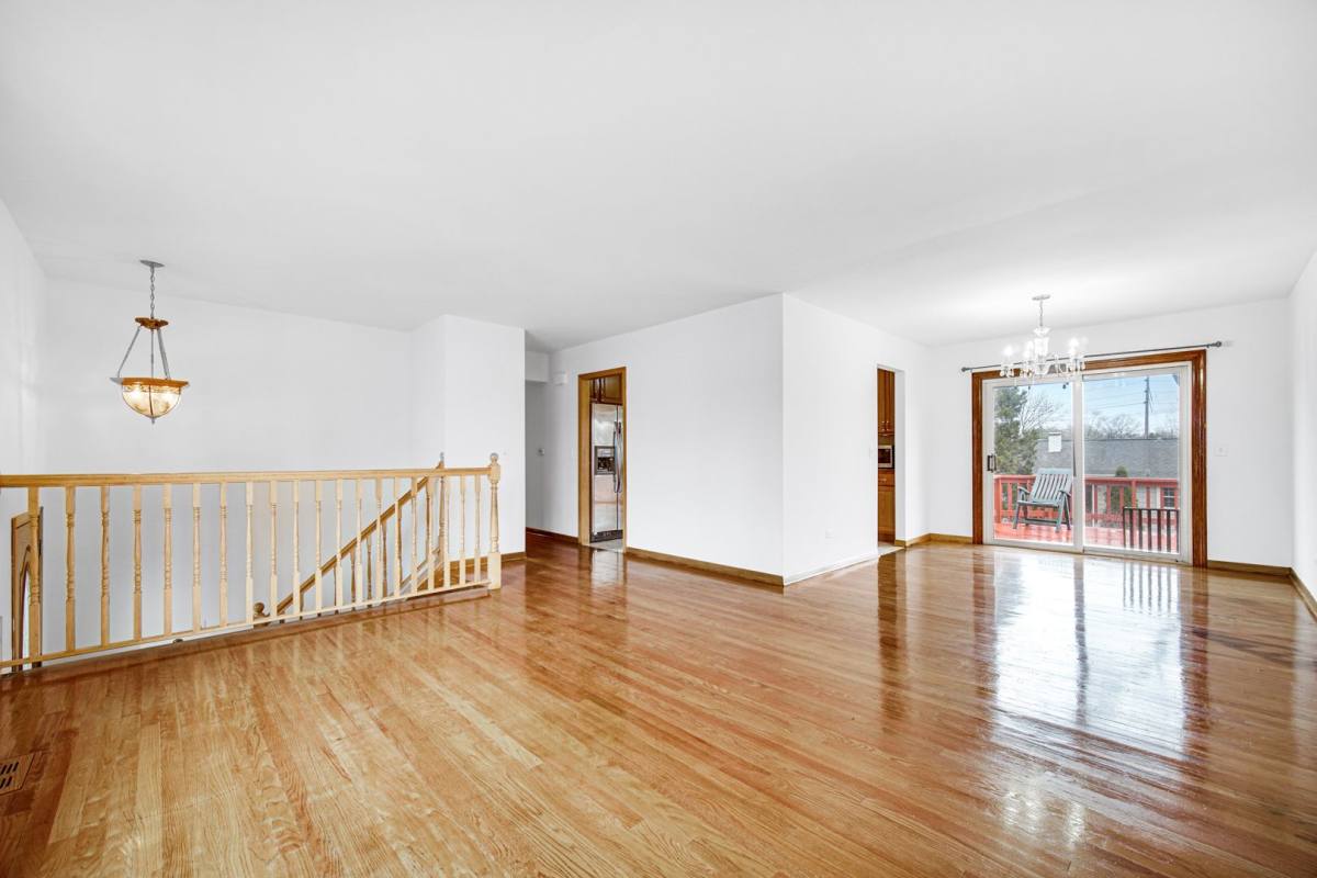 House for rent at 541 S Warrington Rd, Des Plaines, IL 60016