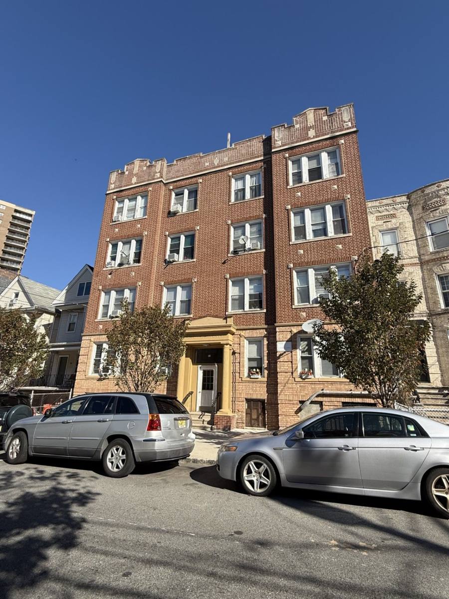 Apartment for rent at 24 50th St, Weehawken, NJ 07086