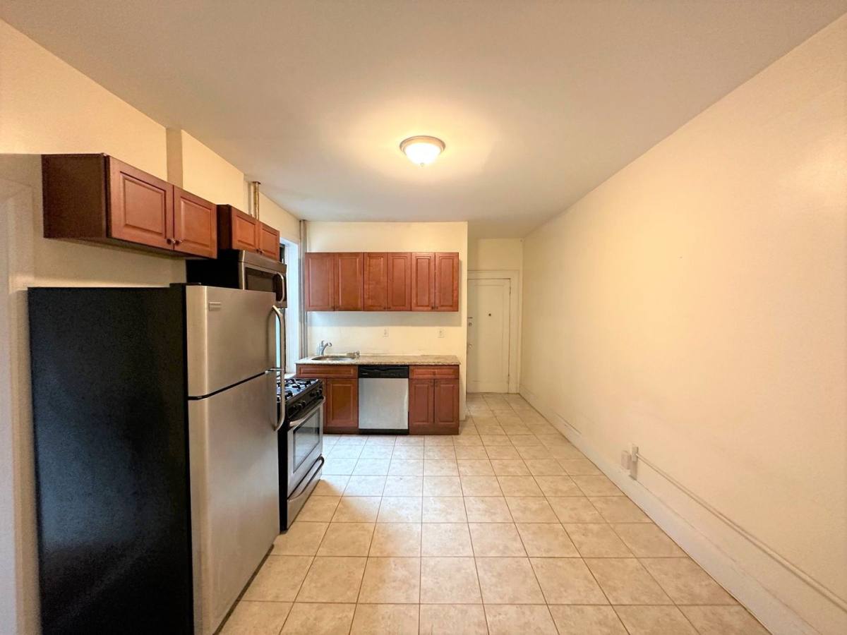 Apartment for rent at 3401 Park Ave, Union City, NJ 07087