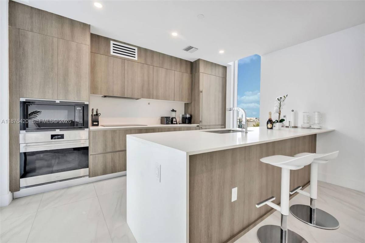 Condo for rent at 17550 Collins Ave, North Miami Beach, FL 33160
