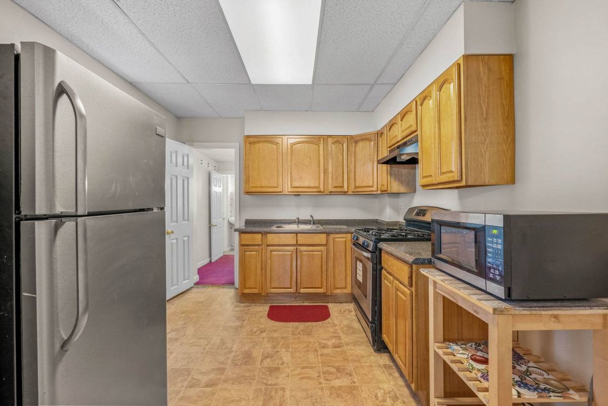 Townhouse for rent at 513 Morris St, Philadelphia, PA 19148