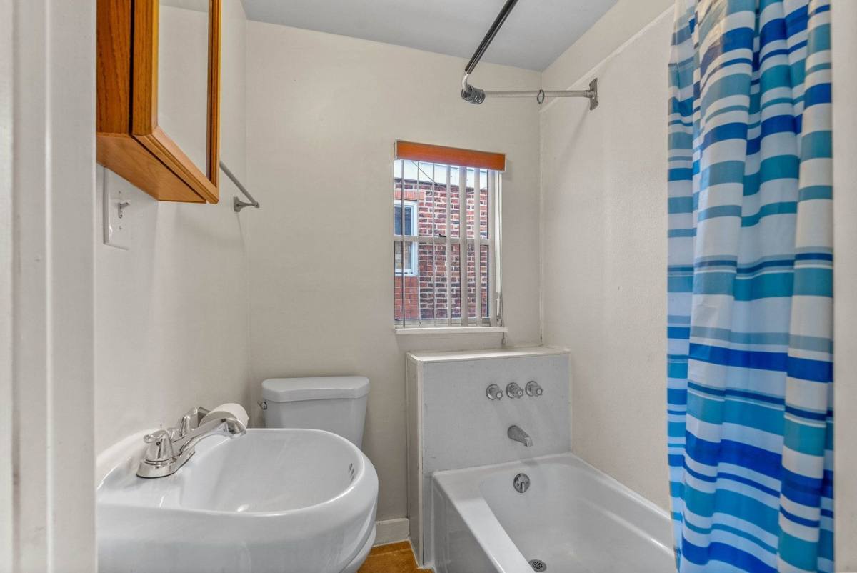 Townhouse for rent at 513 Morris St, Philadelphia, PA 19148