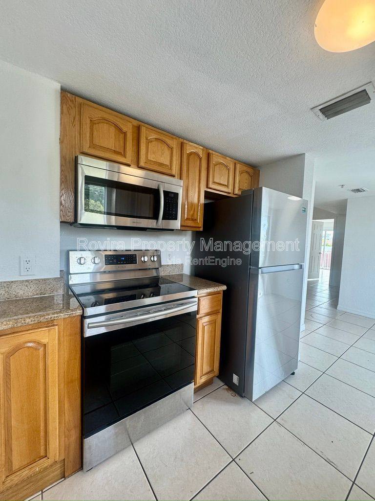 Apartment for rent at 498 SW 6th St #303, Miami, FL 33130