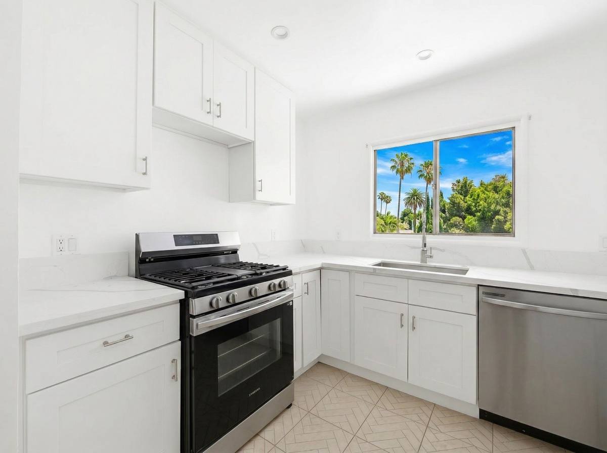 Apartment for rent at 337 Rexford Dr #3, Beverly Hills, CA 90212