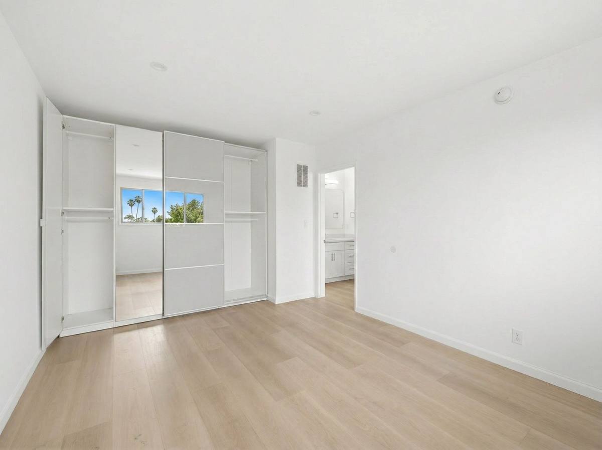 Apartment for rent at 337 Rexford Dr #3, Beverly Hills, CA 90212