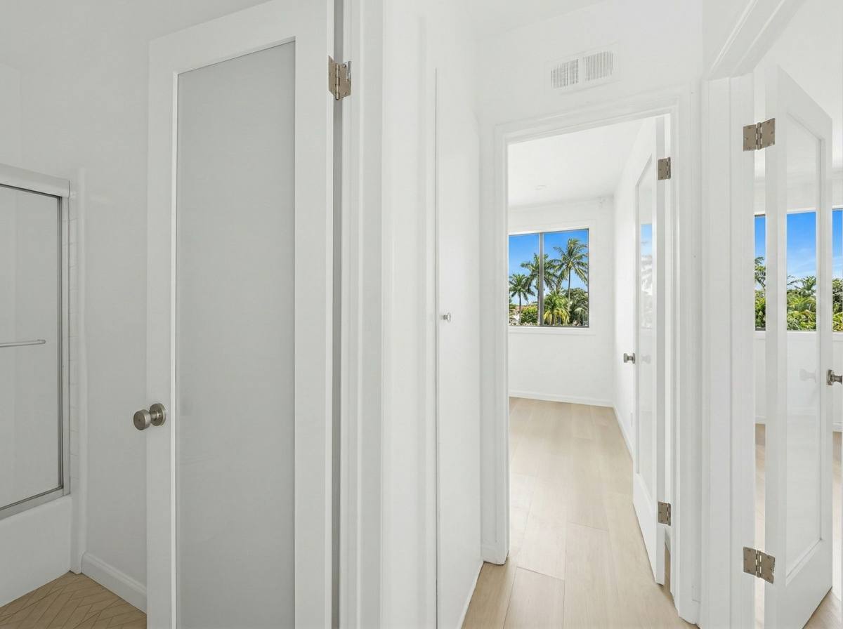 Apartment for rent at 337 Rexford Dr #3, Beverly Hills, CA 90212