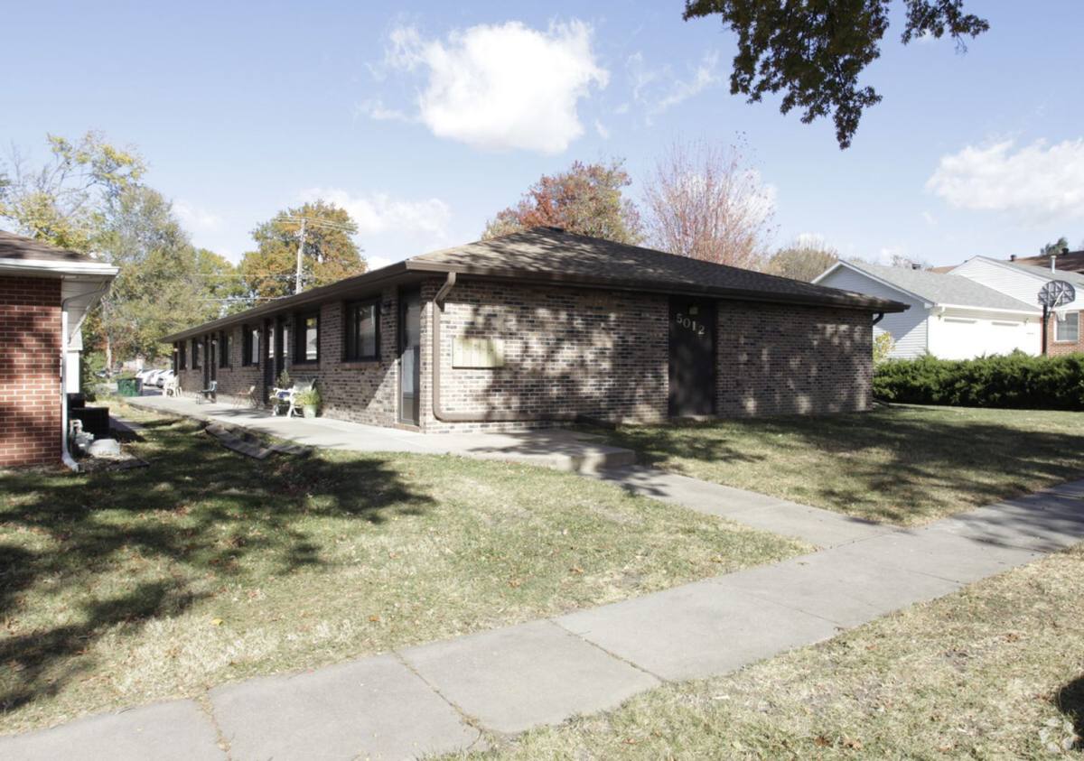 5012 Walker Ave, Lincoln, NE 68504