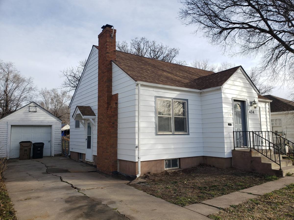 House for rent at 404 E 3rd, Hoisington, KS 67544