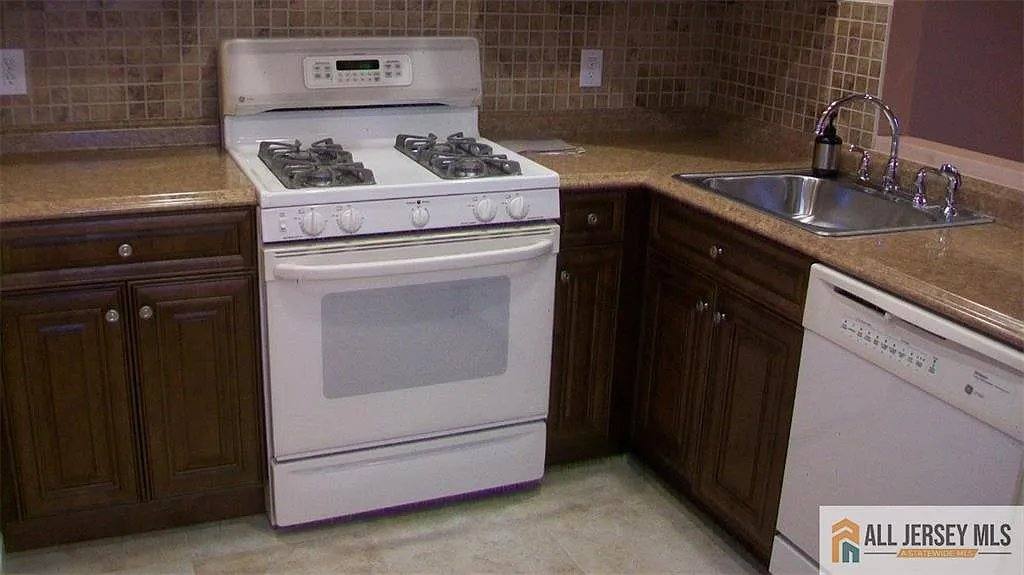 Apartment for rent at 1209 Harbor Club Dr, Parlin, NJ 08859