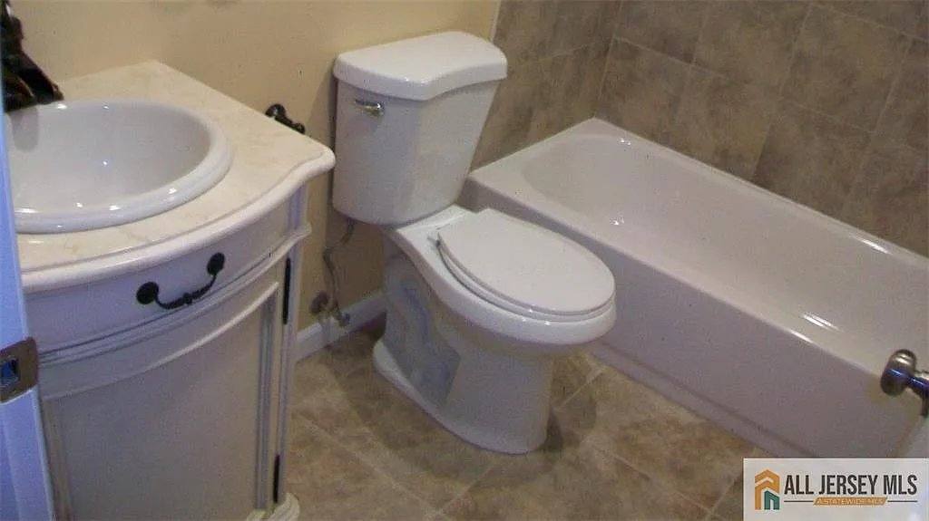 Apartment for rent at 1209 Harbor Club Dr, Parlin, NJ 08859