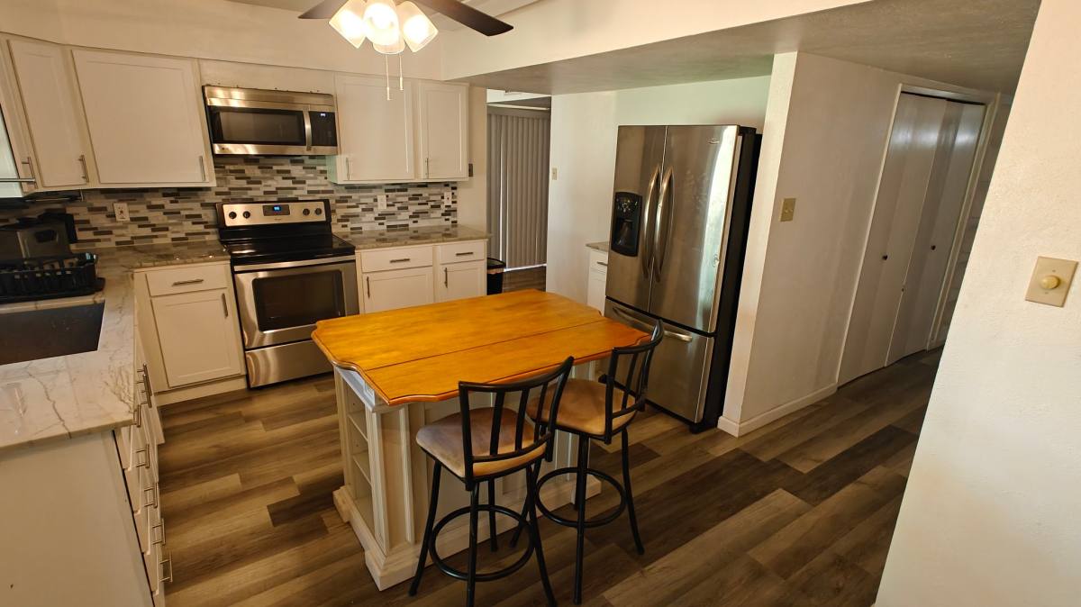 House for rent at 2705 Treeview Dr, Arlington, TX 76016