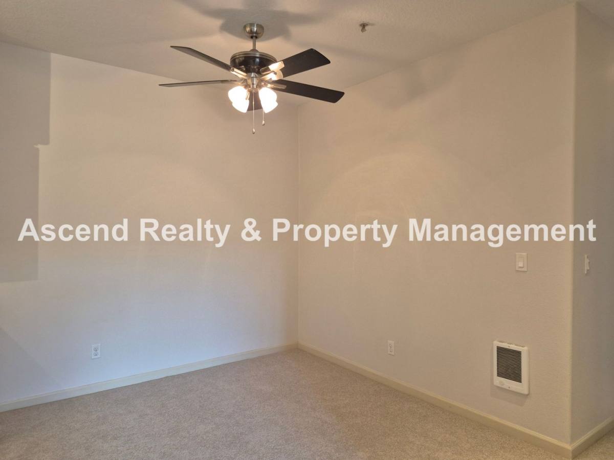 Condo for rent at 10664 NE Holly St, Beaverton, OR 97006
