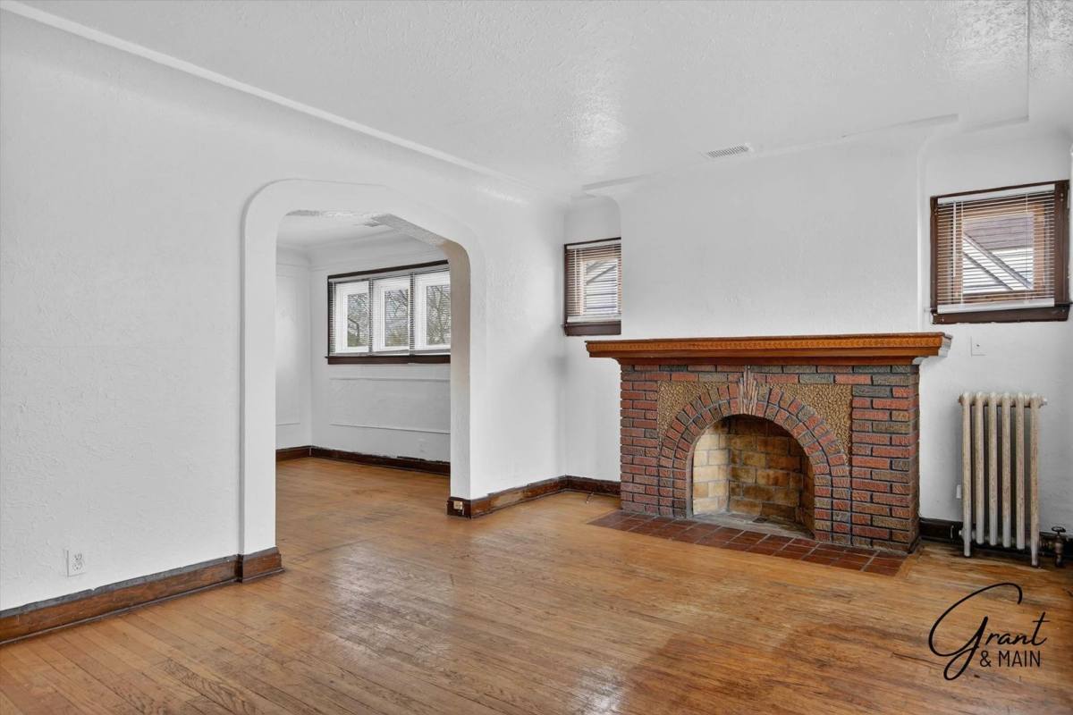 Apartment for rent at 10343 -10345 Crocuslawn St, Detroit, MI 48204