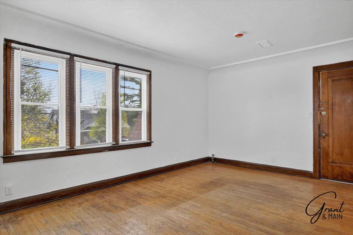 Apartment for rent at 10343 -10345 Crocuslawn St, Detroit, MI 48204