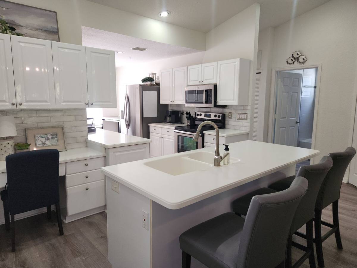 Apartment for rent at 6503 Fairway Gardens Dr, Bradenton, FL 34203