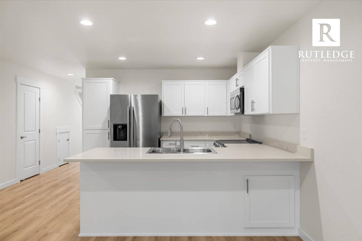 Townhouse for rent at 123 Bailee Way, Eagle Point, OR 97524