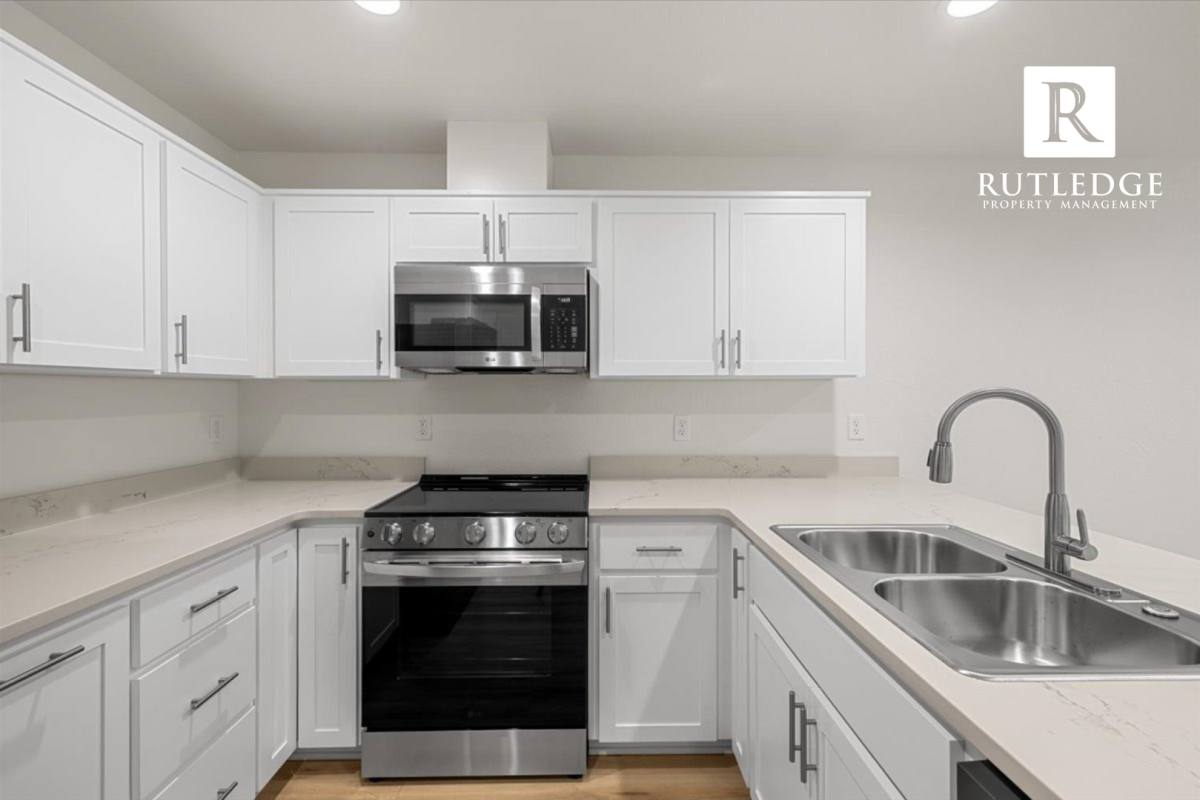 Townhouse for rent at 123 Bailee Way, Eagle Point, OR 97524