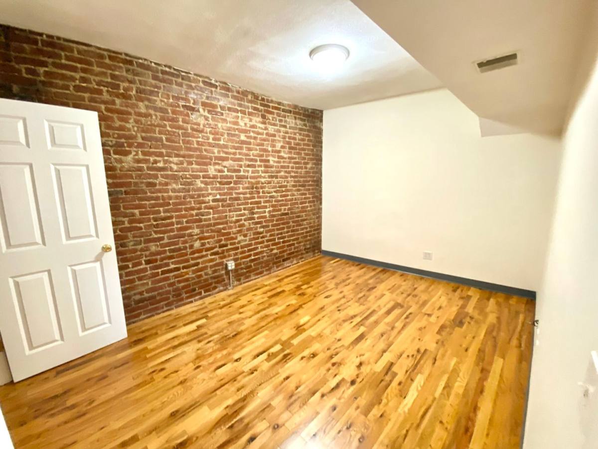 Apartment for rent at 840 Huntington Ave #2E, Boston, MA 02115