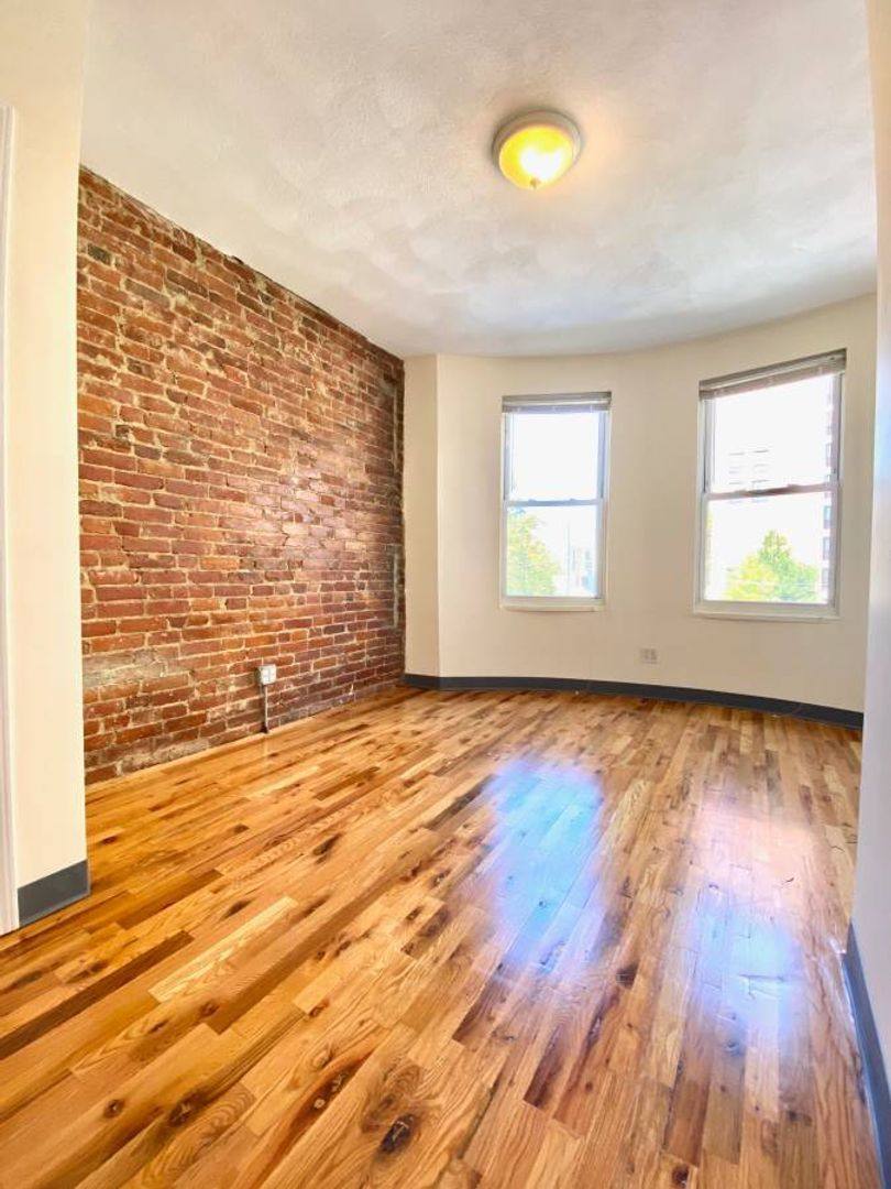 Apartment for rent at 840 Huntington Ave #2E, Boston, MA 02115
