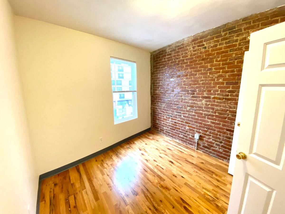 Apartment for rent at 840 Huntington Ave #2E, Boston, MA 02115
