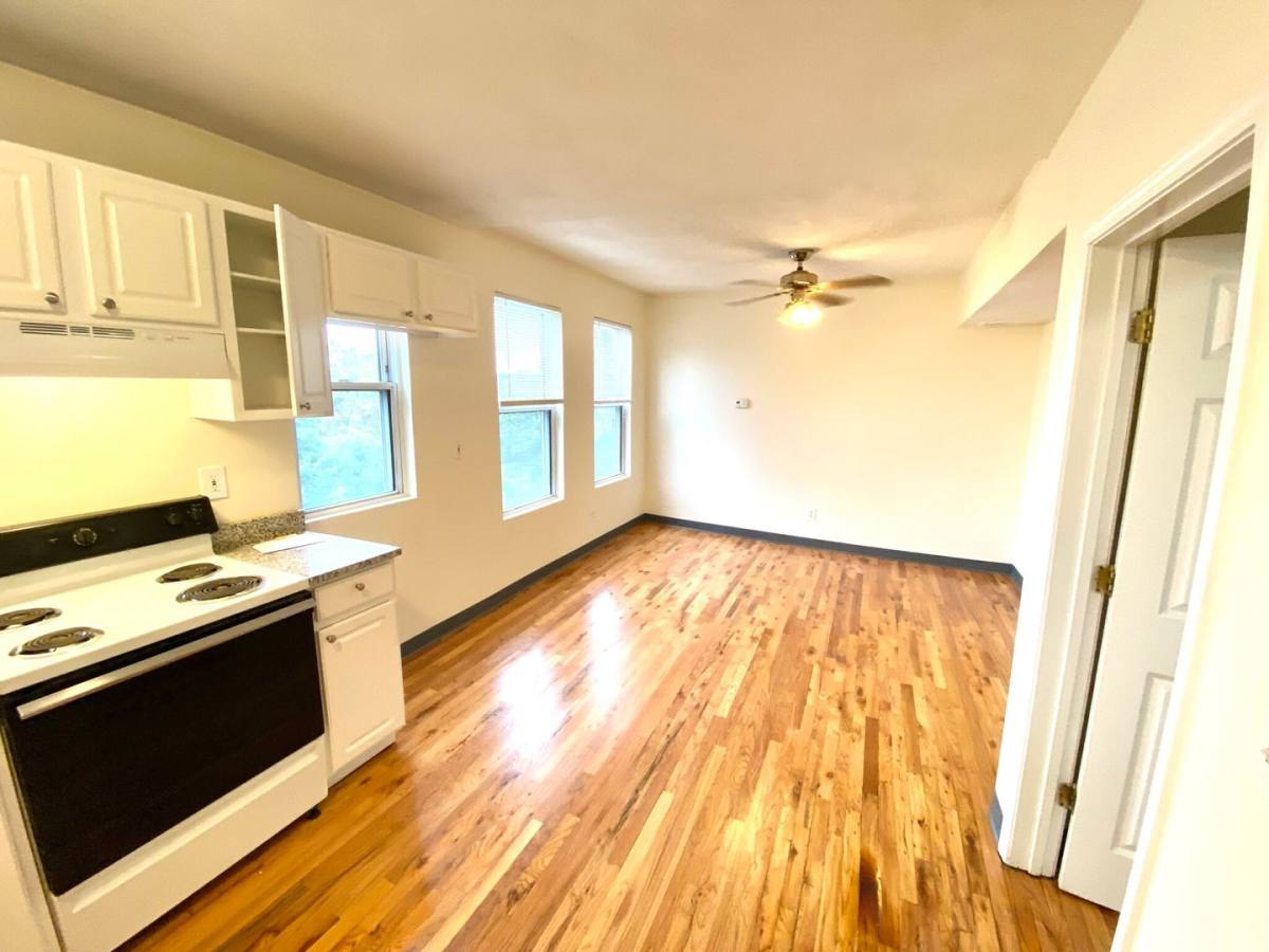 Apartment for rent at 840 Huntington Ave #2E, Boston, MA 02115