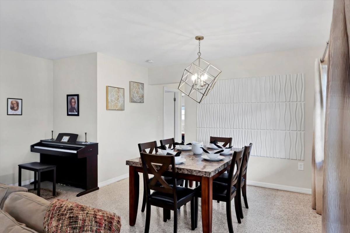 House for rent at 2532 Belvoir Blvd, Sarasota, FL 34237
