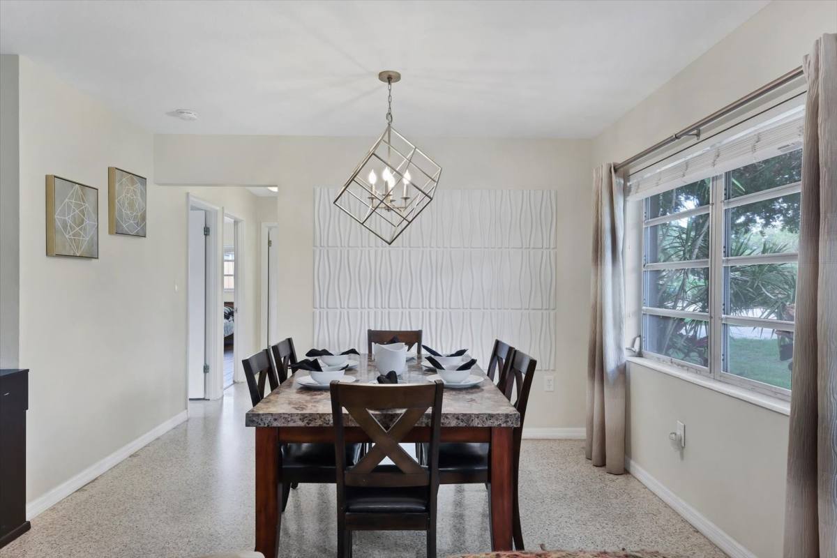 House for rent at 2532 Belvoir Blvd, Sarasota, FL 34237
