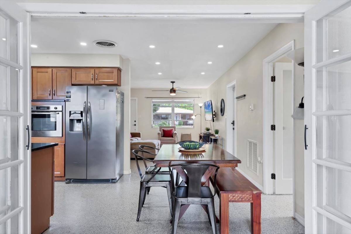 House for rent at 2532 Belvoir Blvd, Sarasota, FL 34237