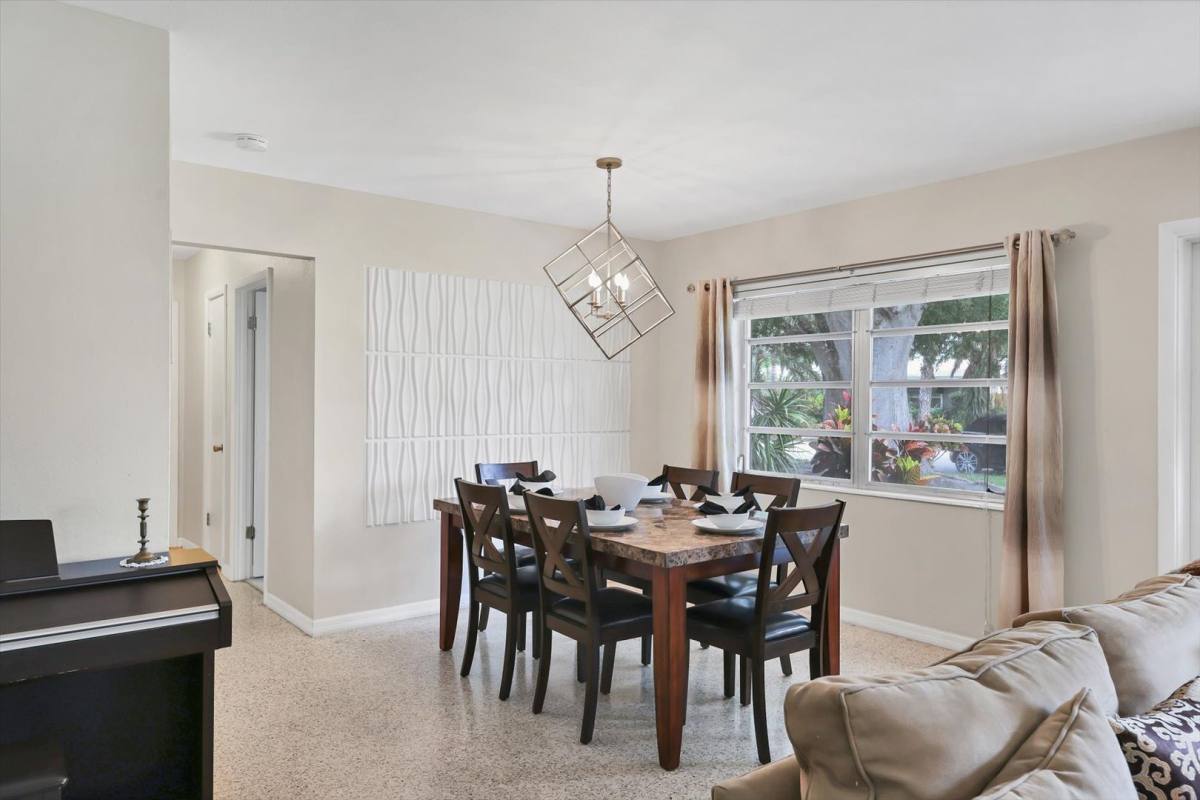 House for rent at 2532 Belvoir Blvd, Sarasota, FL 34237