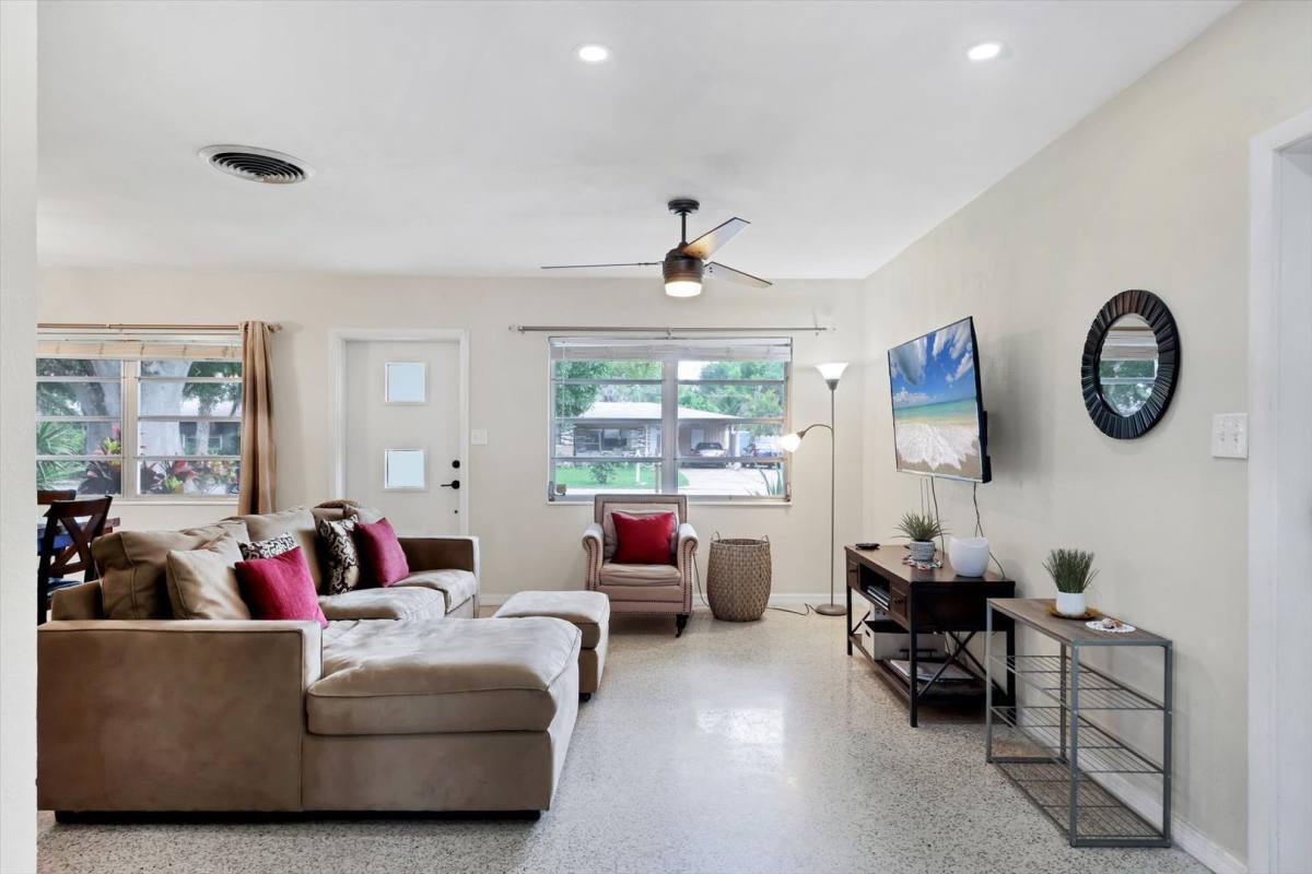 House for rent at 2532 Belvoir Blvd, Sarasota, FL 34237
