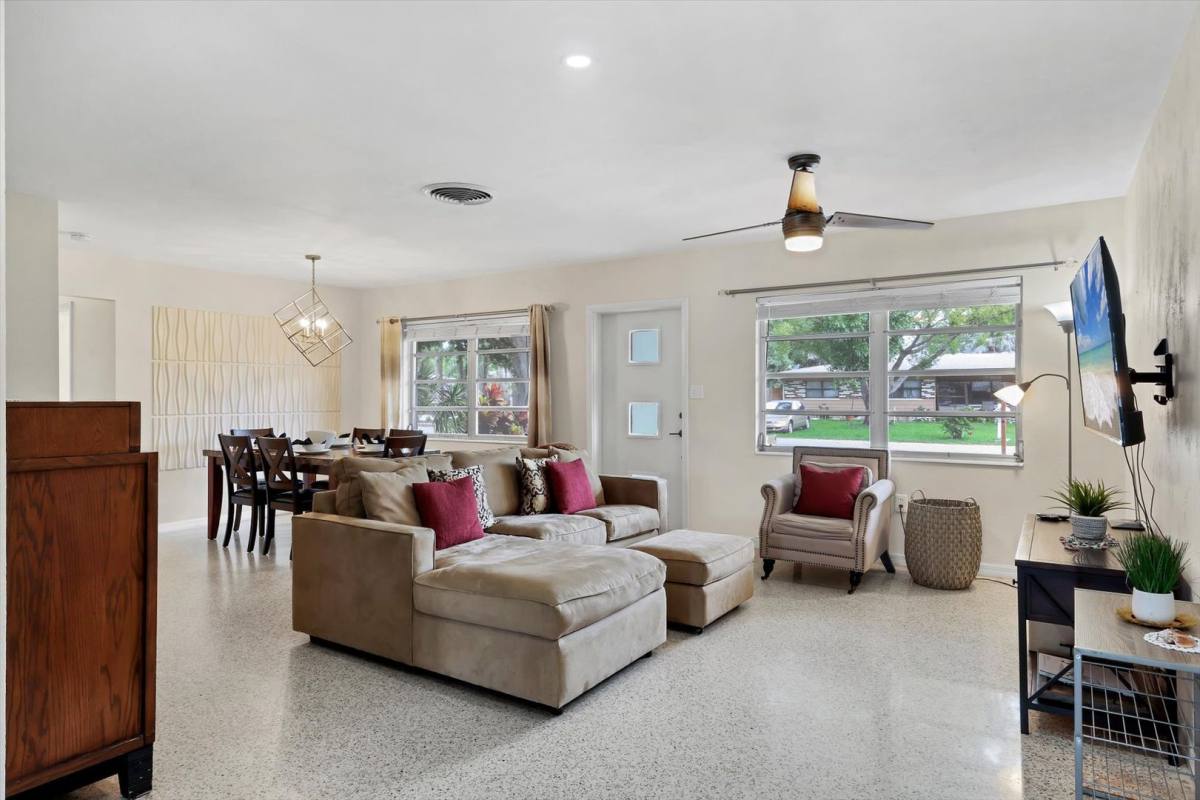 House for rent at 2532 Belvoir Blvd, Sarasota, FL 34237