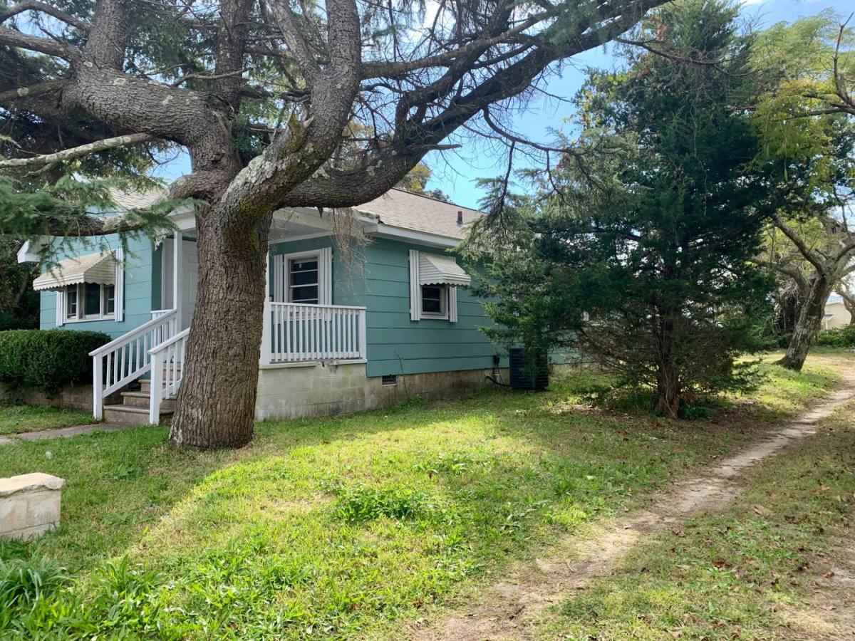House for rent at 1409 Bay St, Morehead City, NC 28557